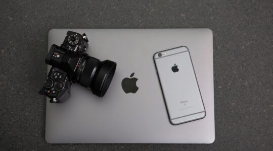 Дорогостоящяя техника: фотоаппарат, смартфон, ноутбук