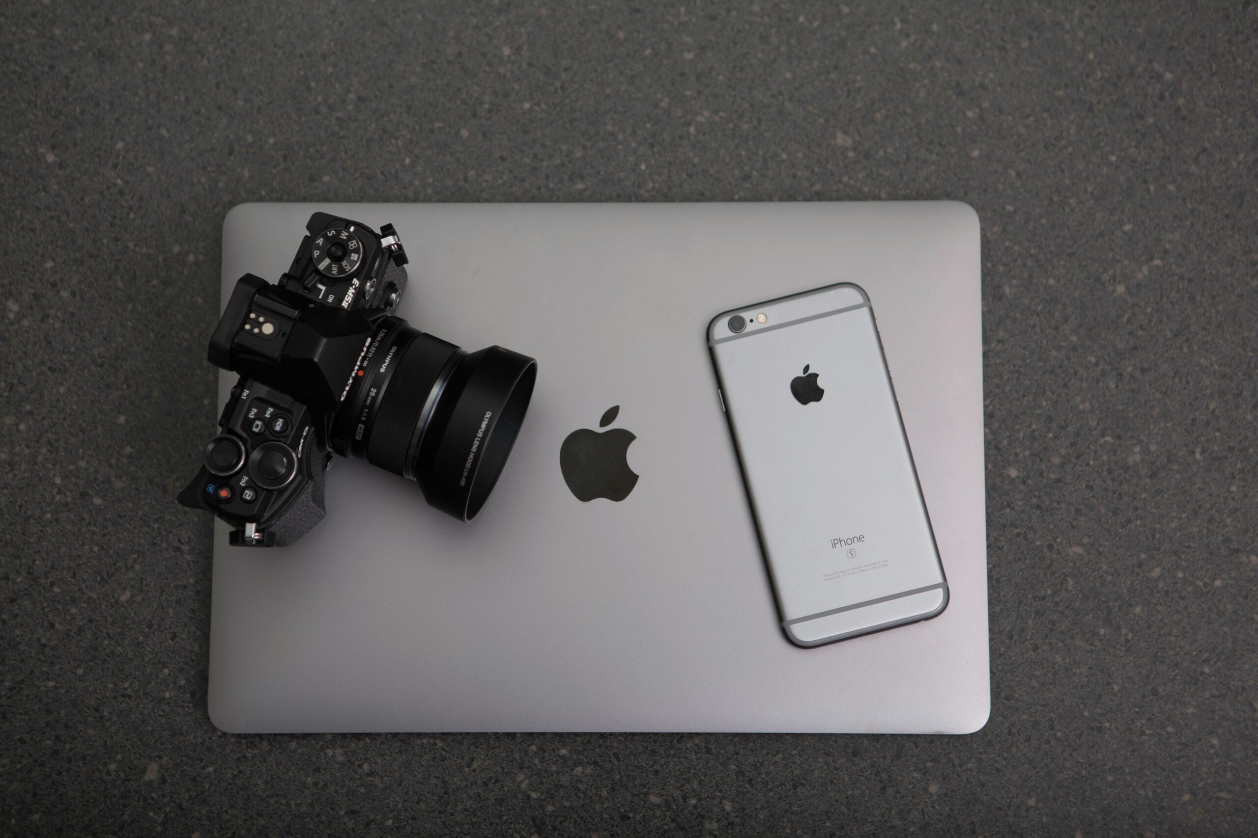 Дорогостоящяя техника: фотоаппарат, смартфон, ноутбук